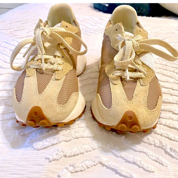 New balance - Picture 2 of 5